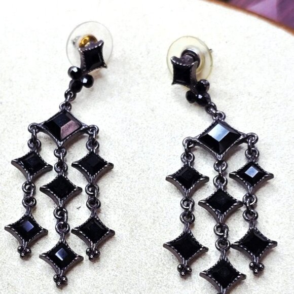 🔥$5/$25 Carol Collection Black Chandelier Faceted Post Earrings - Picture 5 of 10